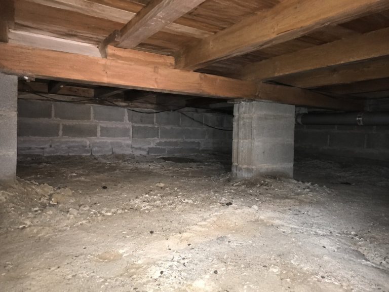 découvrez l'importance du vide sanitaire dans la construction, ses fonctions pour protéger la maison de l'humidité et assurer la stabilité du bâtiment.