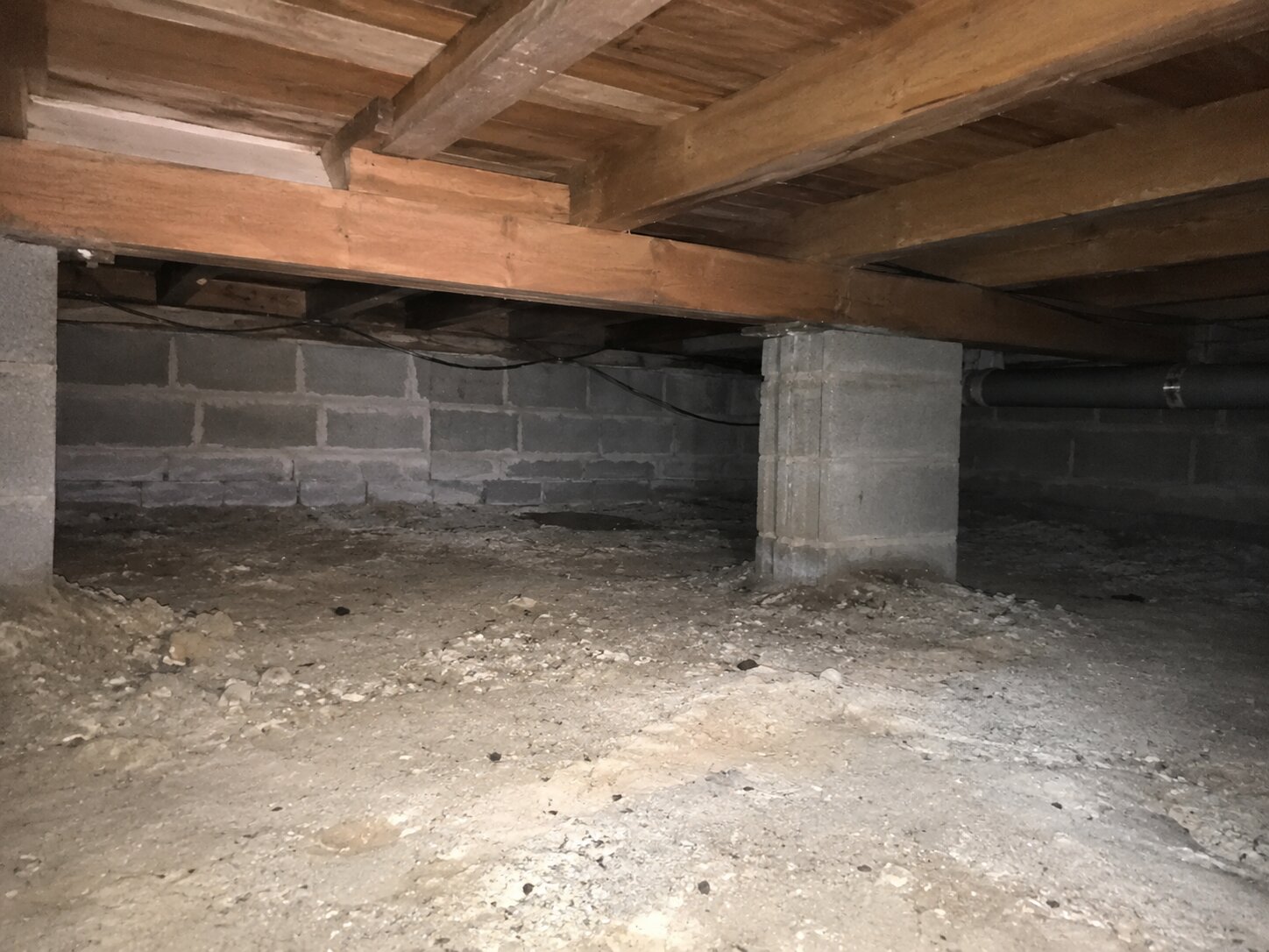 découvrez l'importance du vide sanitaire dans la construction, ses fonctions pour protéger la maison de l'humidité et assurer la stabilité du bâtiment.